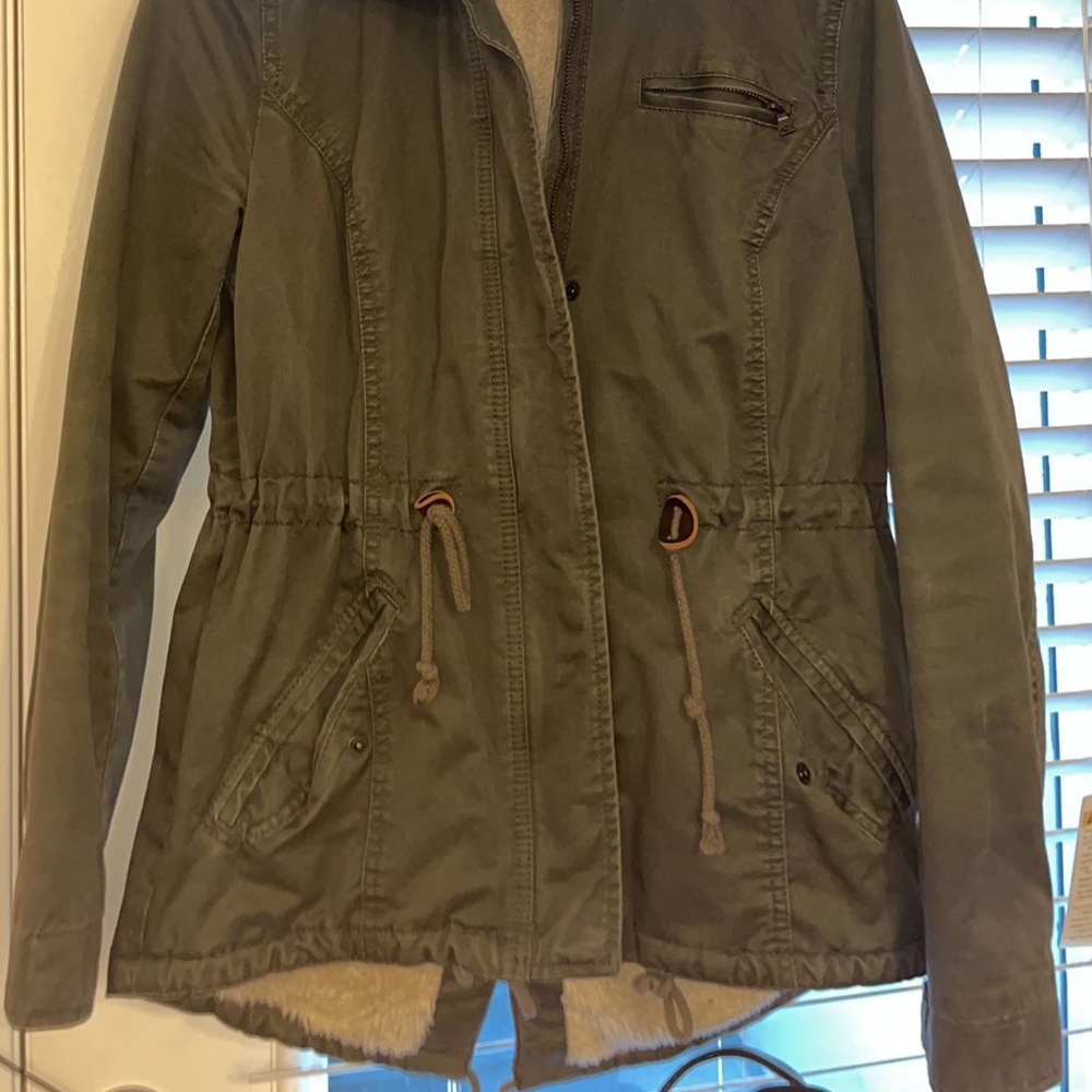 Jacket 🧥 - Picture 2 of 2